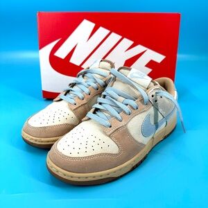 NIKE DUNK LOW
COCONUT MILK/LT ARMORY BLUE Men’s Sz. 7
